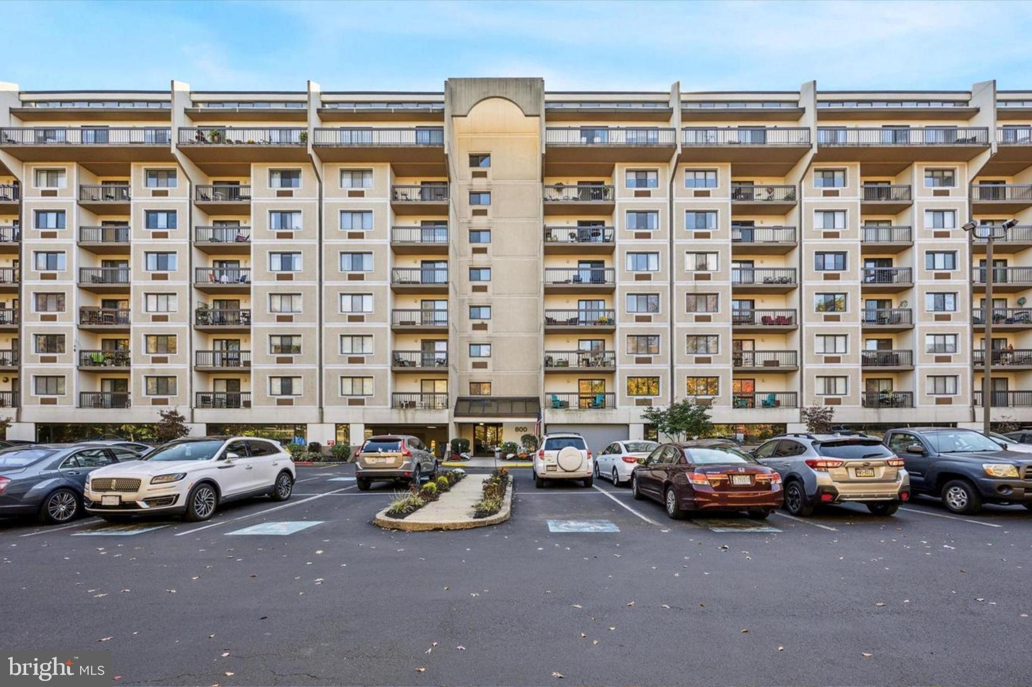 800 AVONDALE ROAD 7B