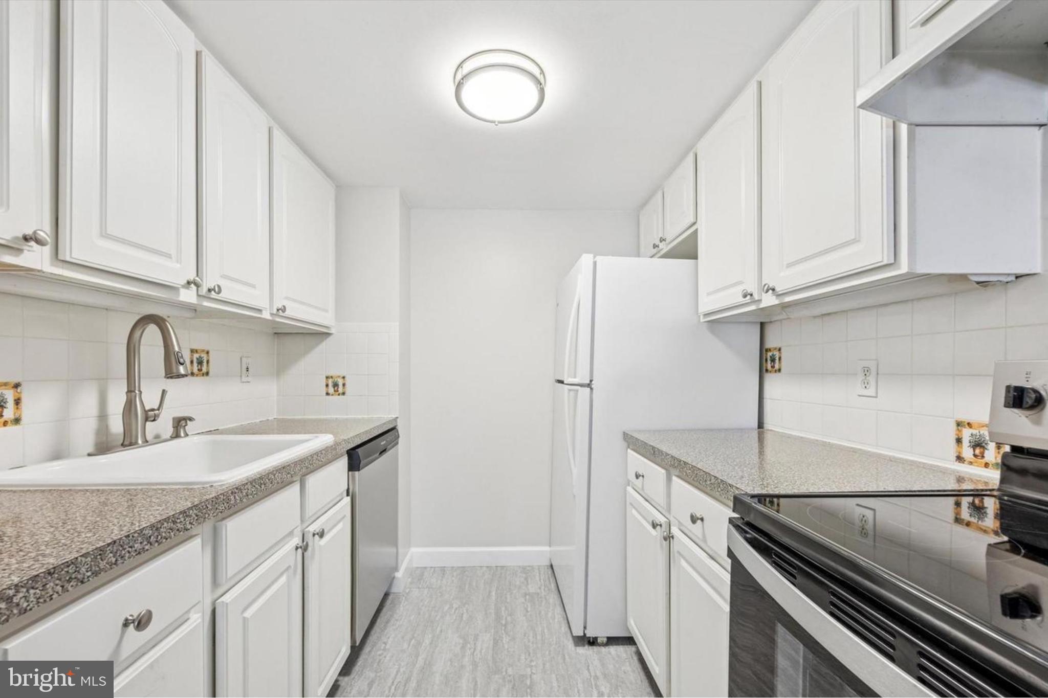 800 AVONDALE ROAD 7B