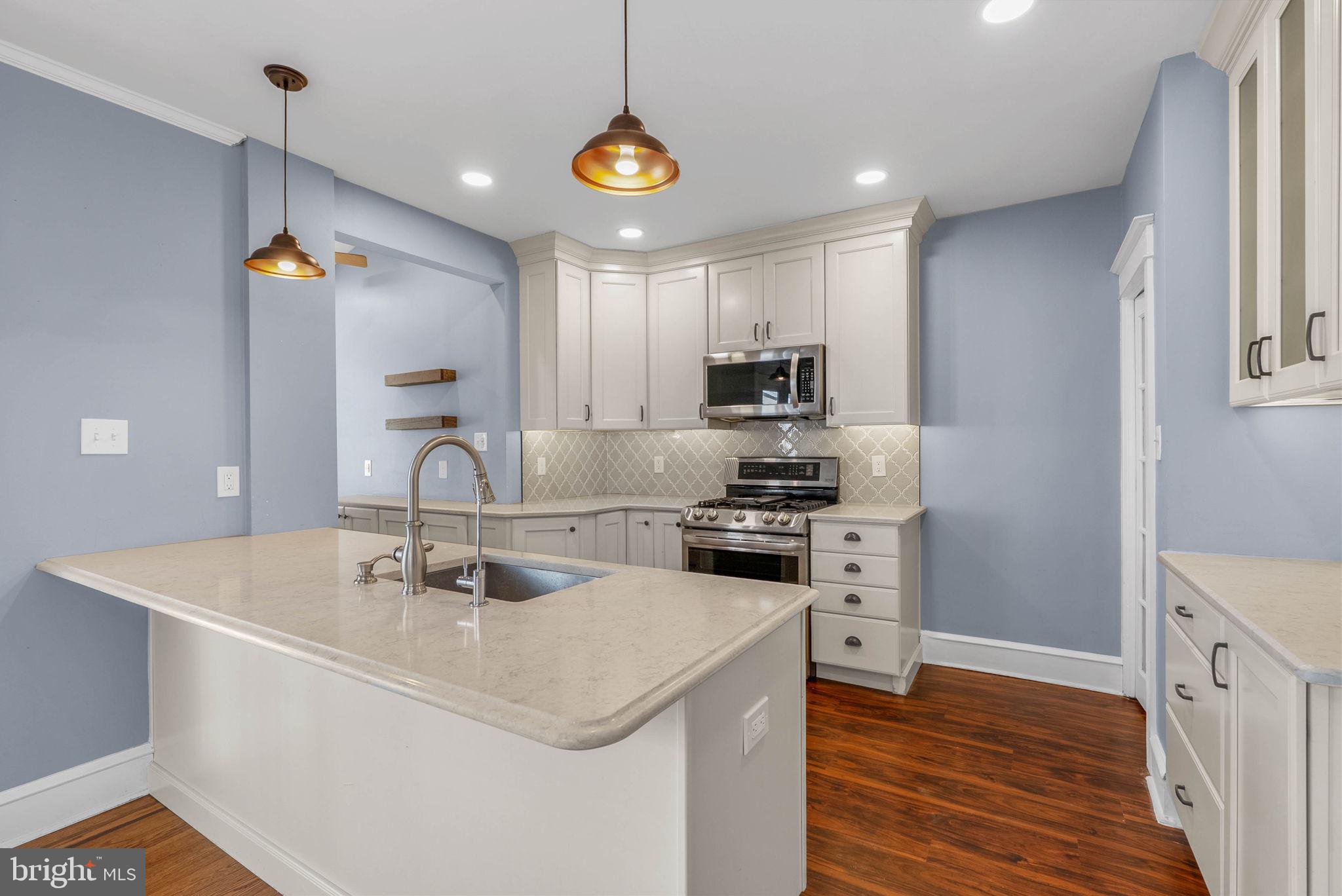 637 COUNTRY CLUB LANE