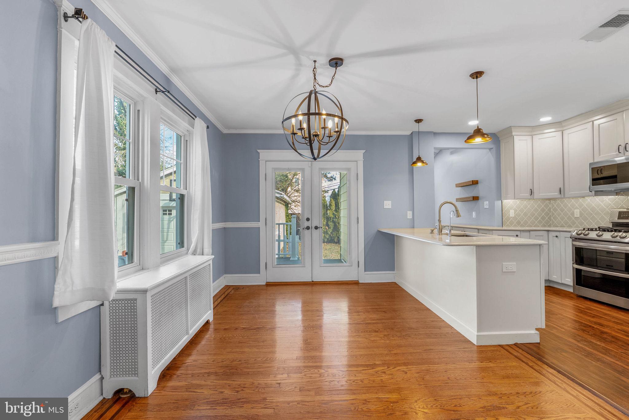 637 COUNTRY CLUB LANE