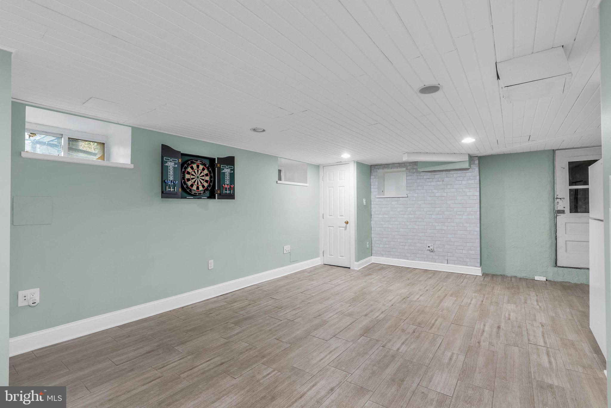 637 COUNTRY CLUB LANE