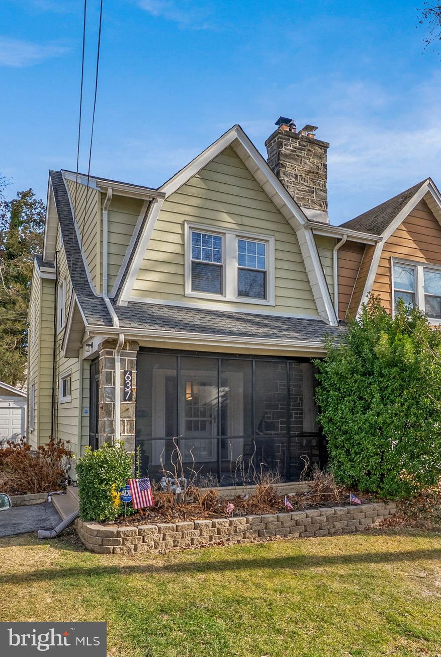 637 COUNTRY CLUB LANE