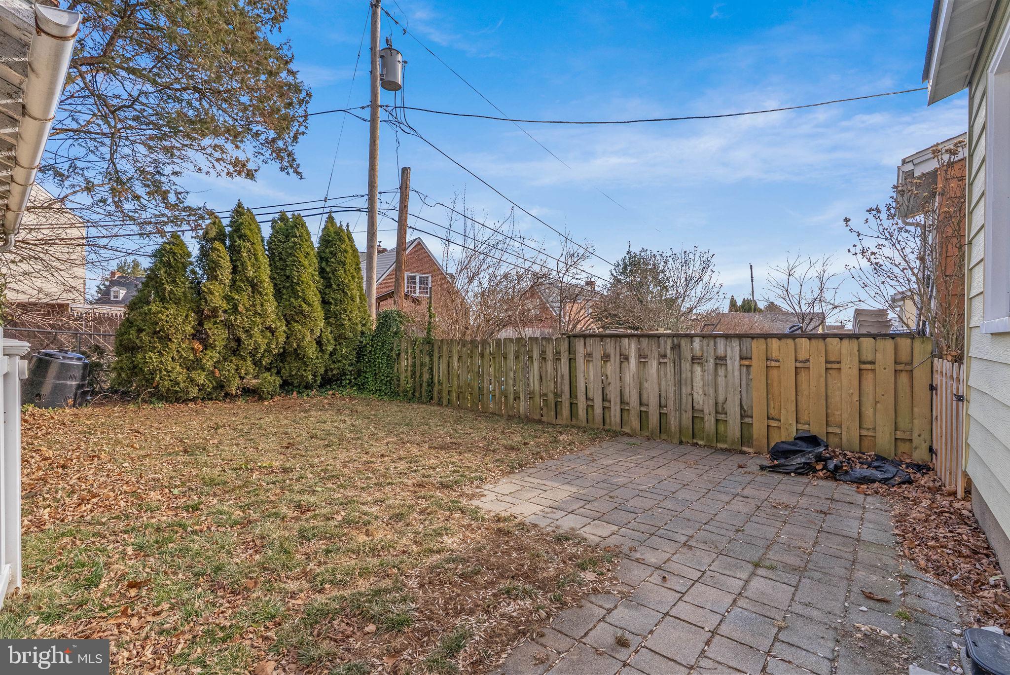 637 COUNTRY CLUB LANE