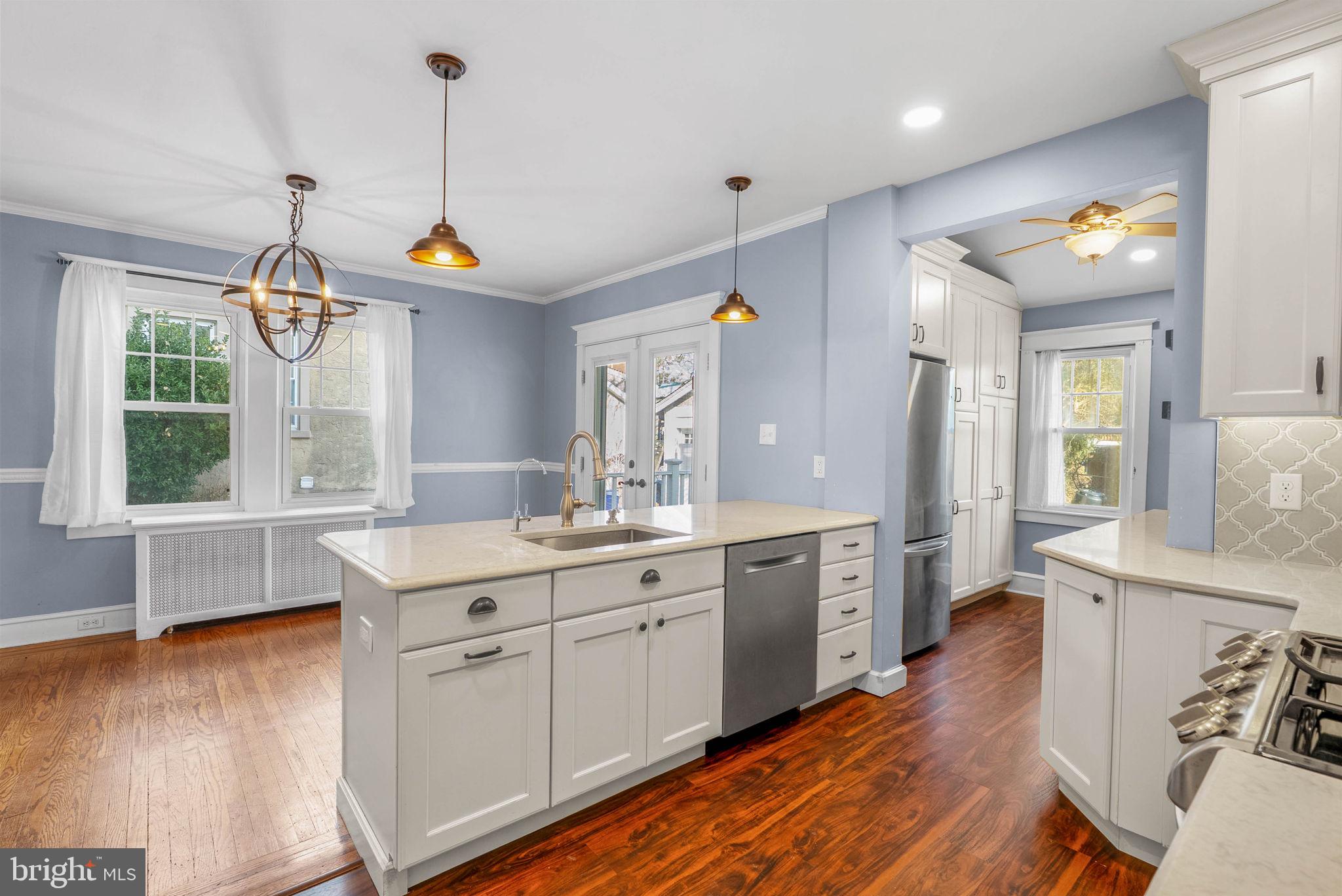 637 COUNTRY CLUB LANE