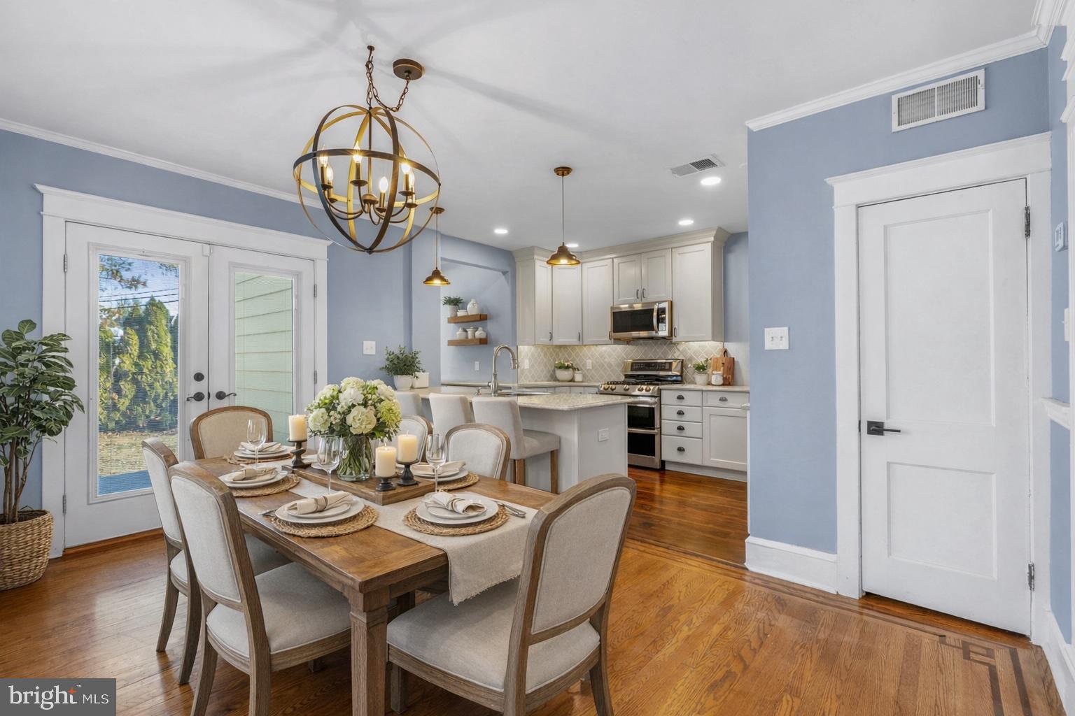 637 COUNTRY CLUB LANE