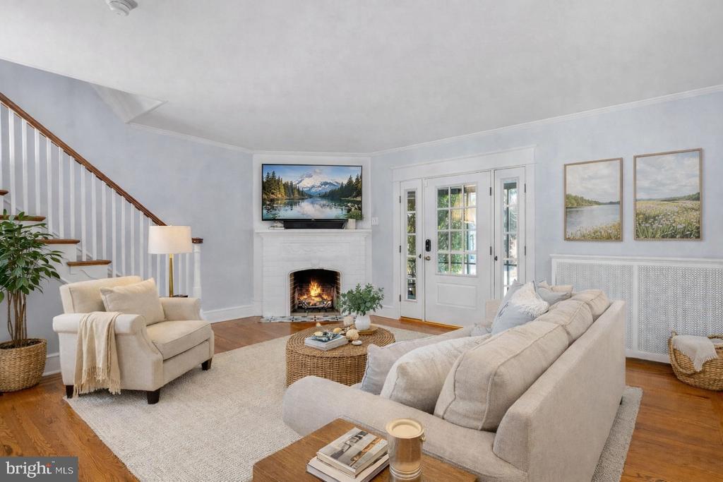 637 COUNTRY CLUB LANE