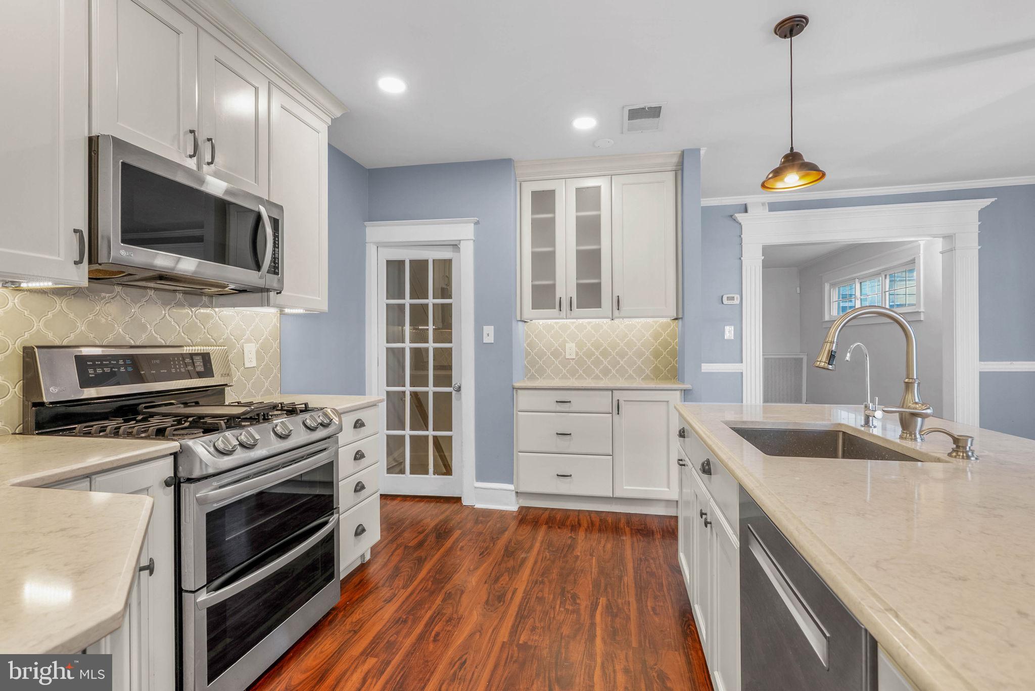 637 COUNTRY CLUB LANE