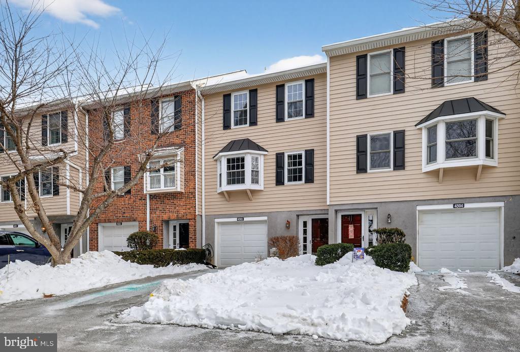 4503 FOX POINTE COURT 4503