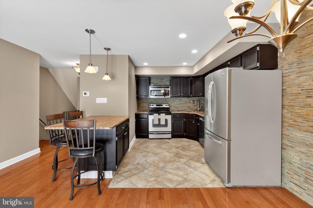 4503 FOX POINTE COURT 4503