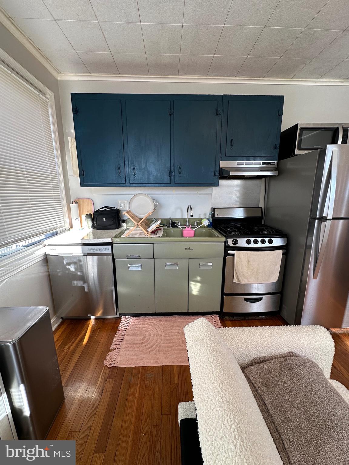 221 W CHESTER PIKE B