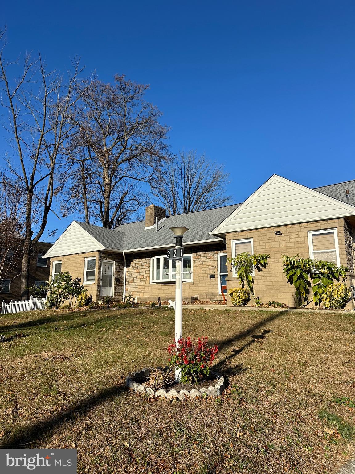 221 W CHESTER PIKE B