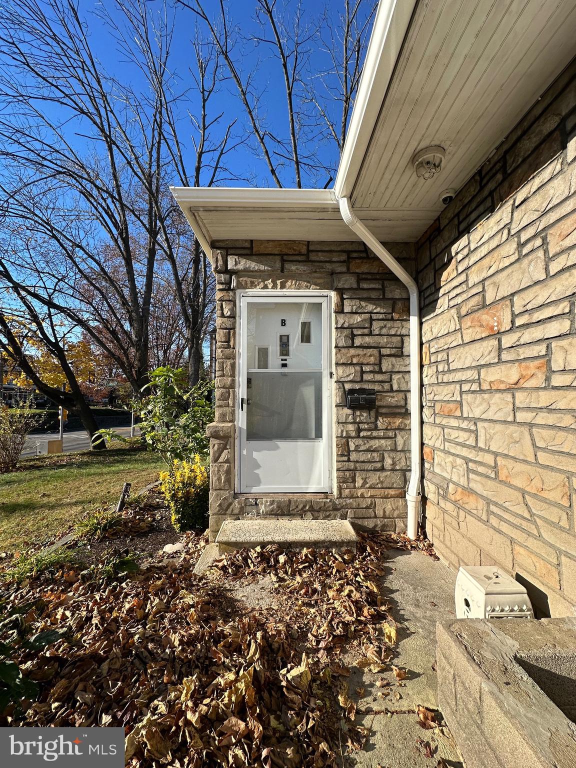 221 W CHESTER PIKE B