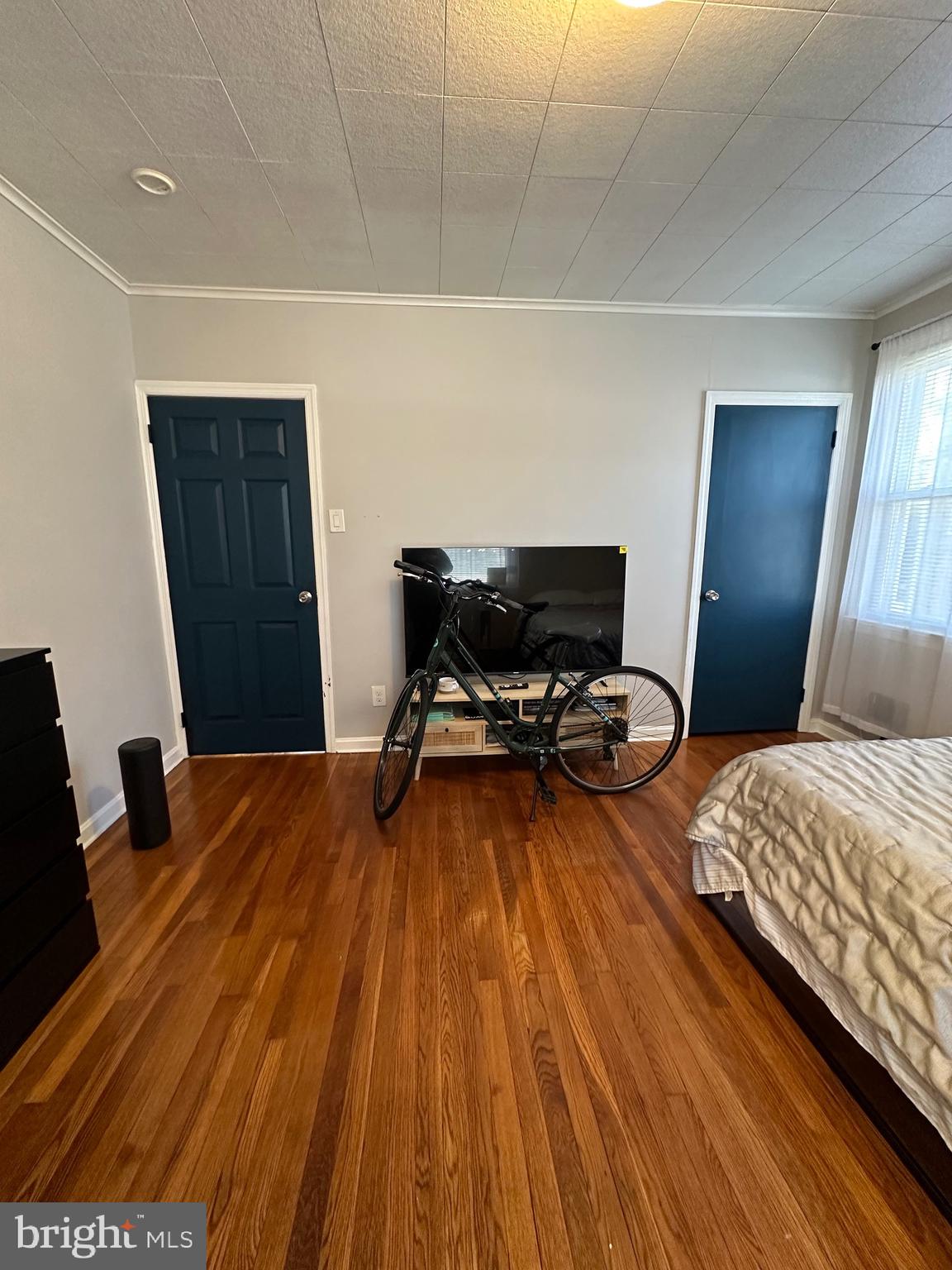 221 W CHESTER PIKE B