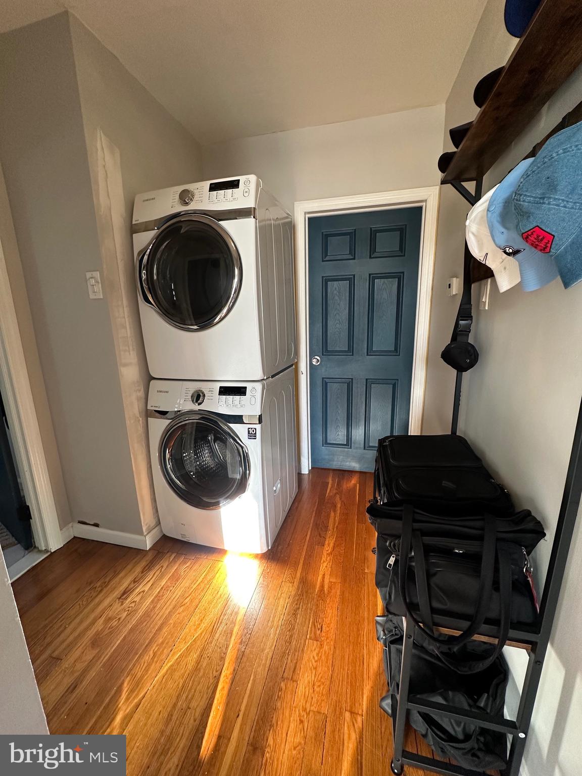 221 W CHESTER PIKE B