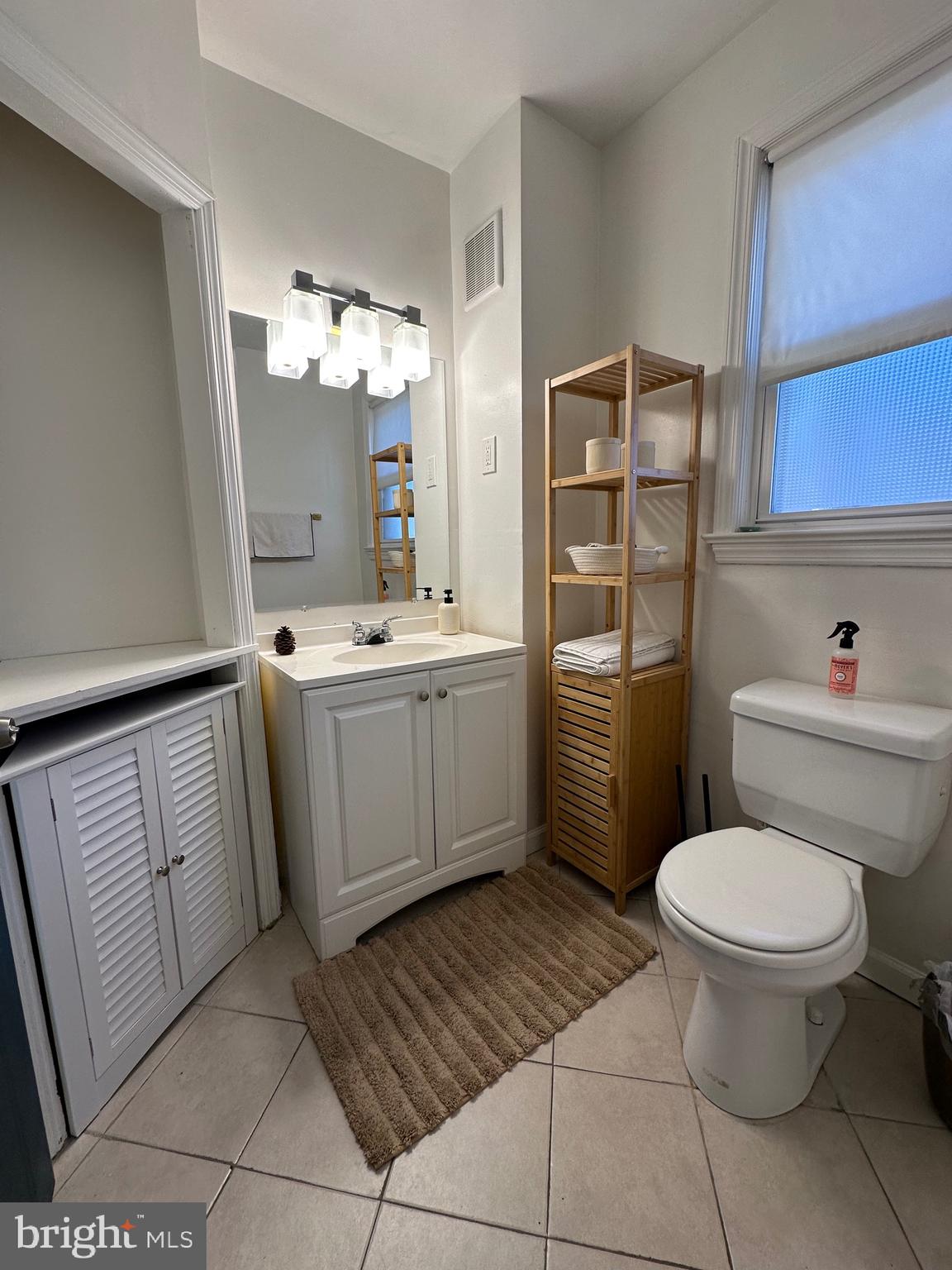 221 W CHESTER PIKE B