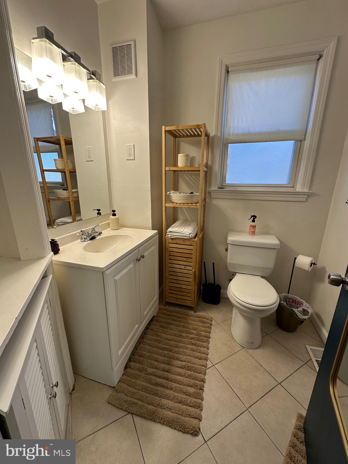 221 W CHESTER PIKE B