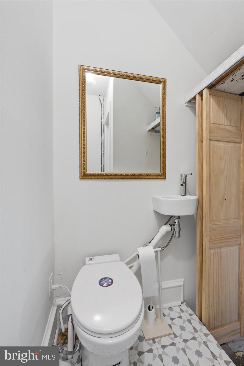 7864 BEVERLY BOULEVARD