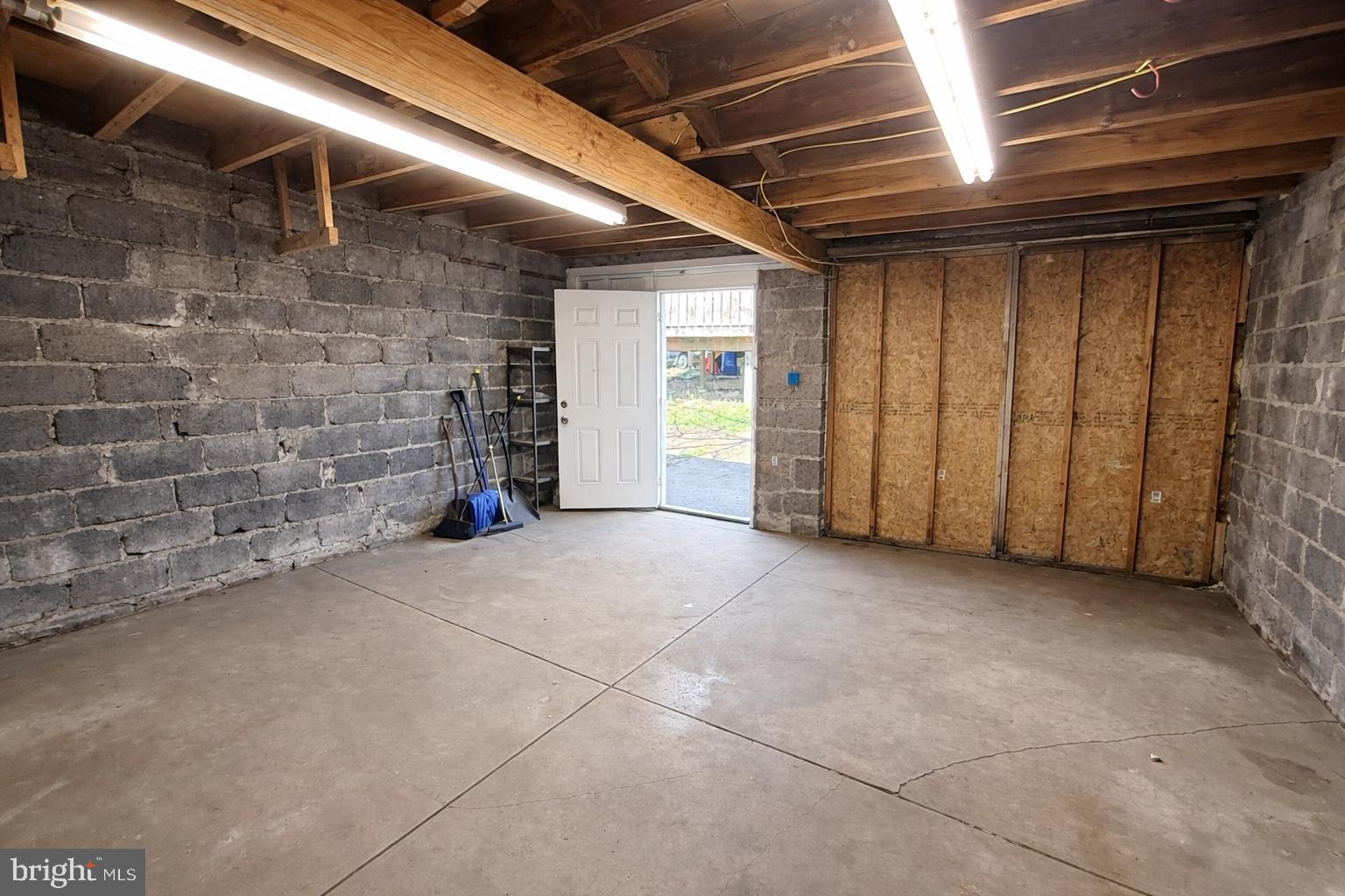 7864 BEVERLY BOULEVARD