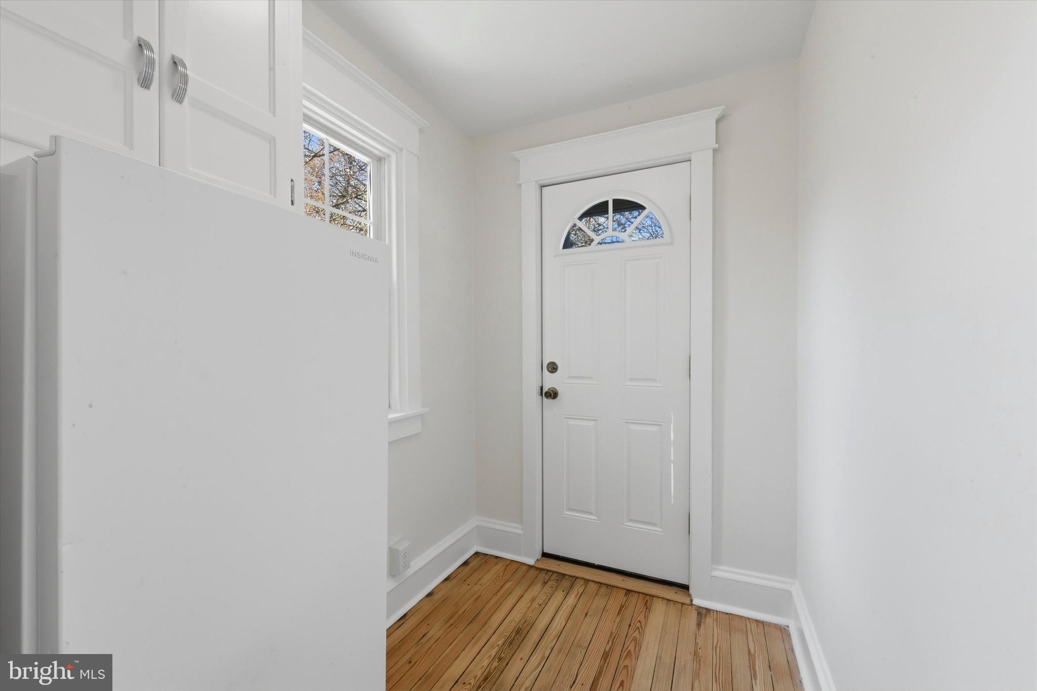 7864 BEVERLY BOULEVARD