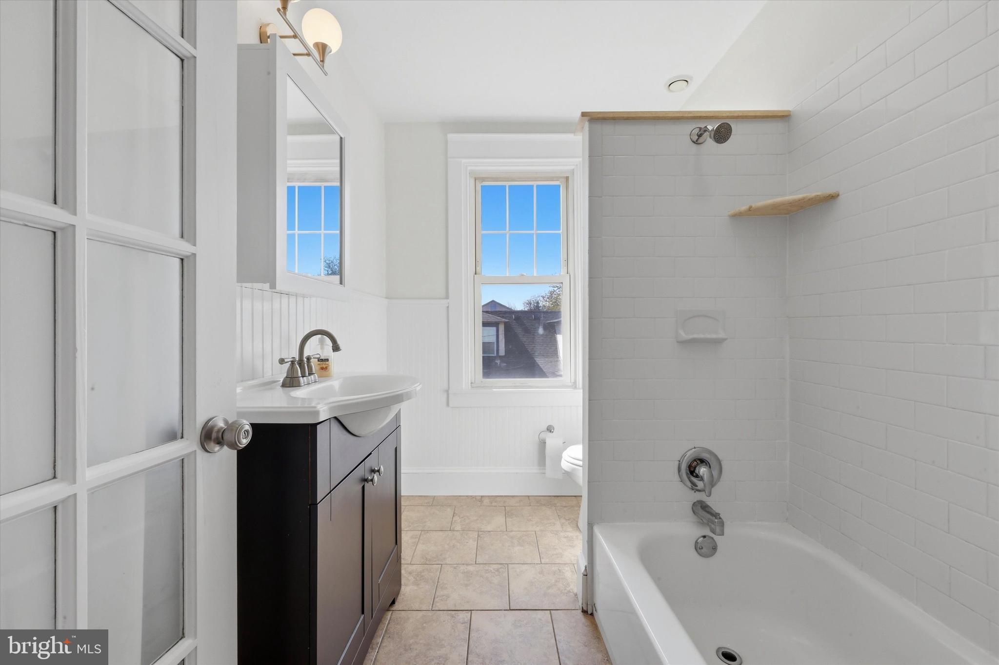 7864 BEVERLY BOULEVARD