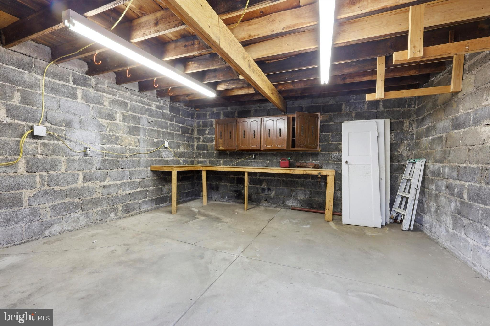 7864 BEVERLY BOULEVARD