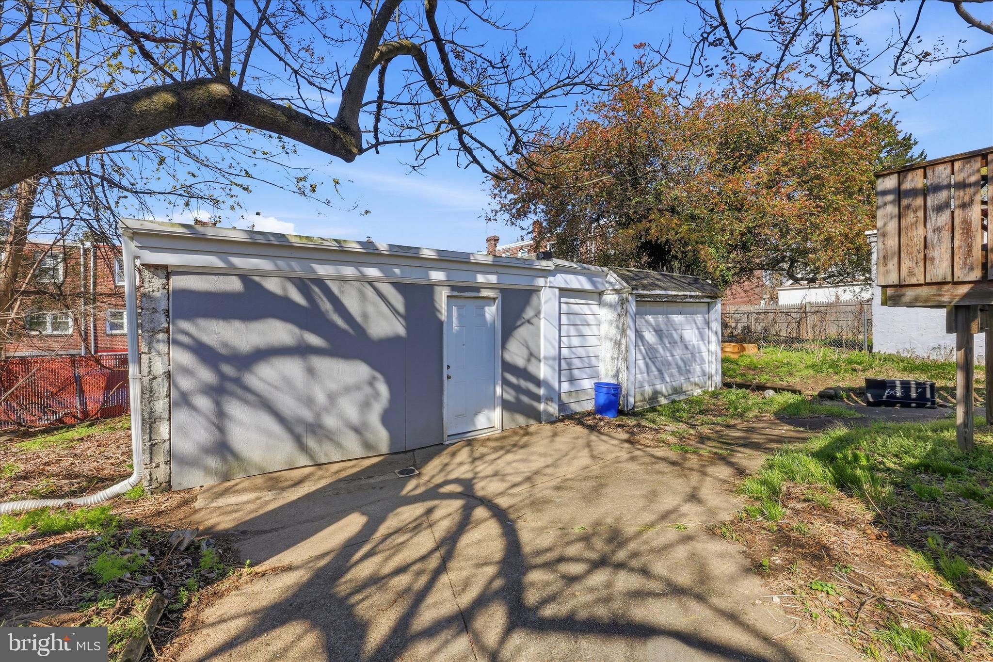 7864 BEVERLY BOULEVARD