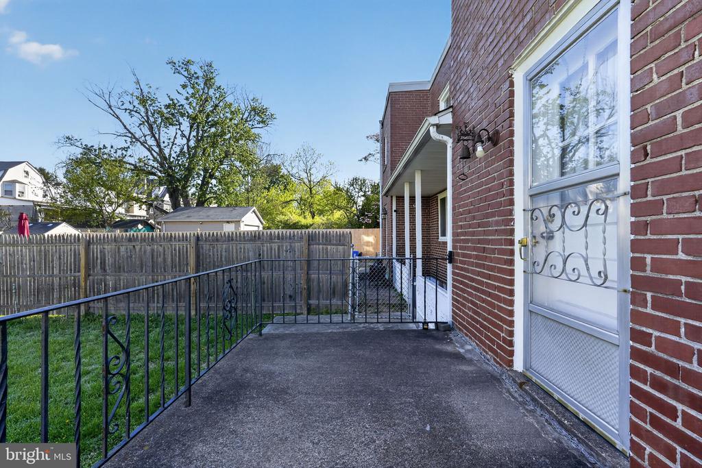 230 WINDSOR AVENUE