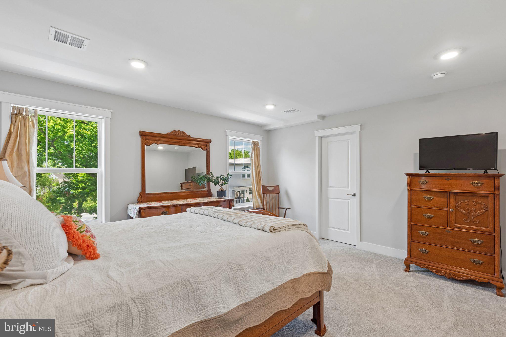 122 N PROVIDENCE ROAD
