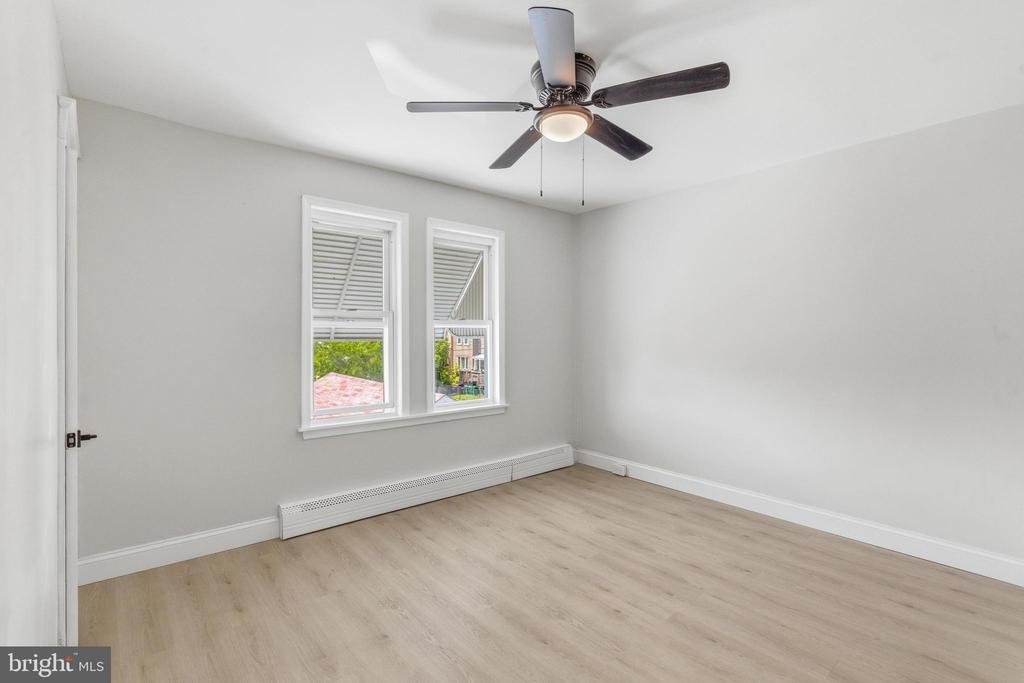 102 E OAK LANE