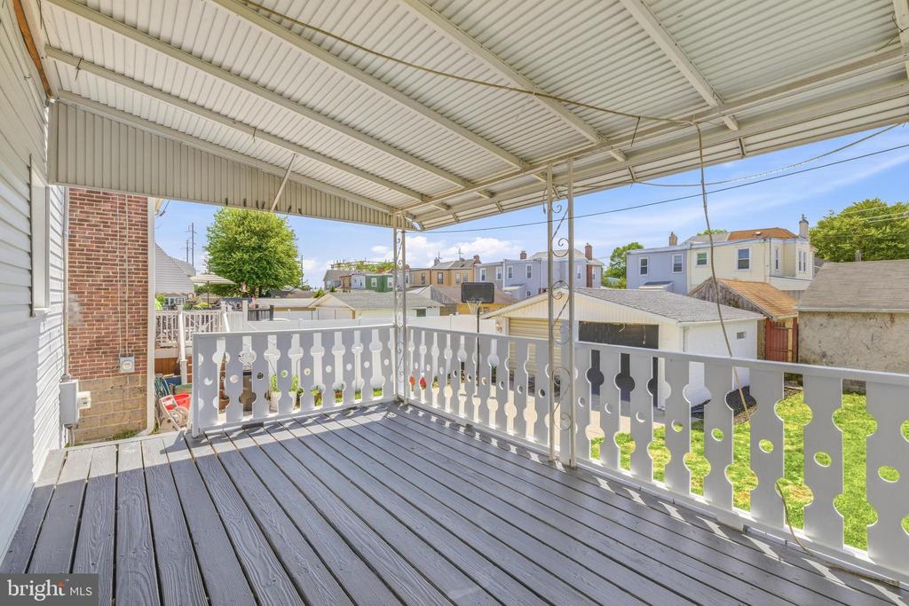 102 E OAK LANE