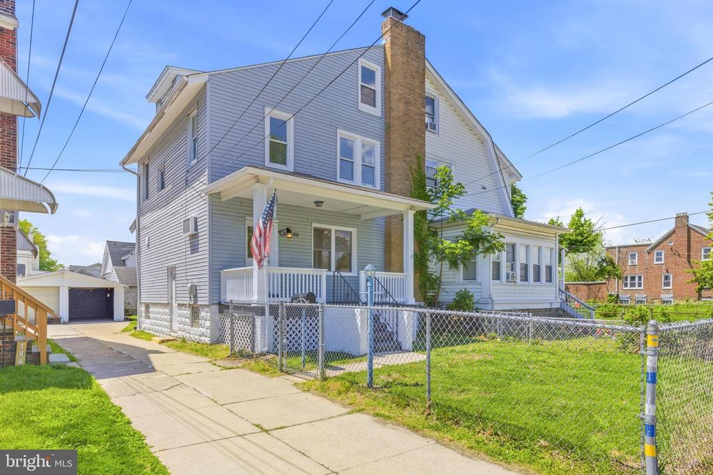 102 E OAK LANE