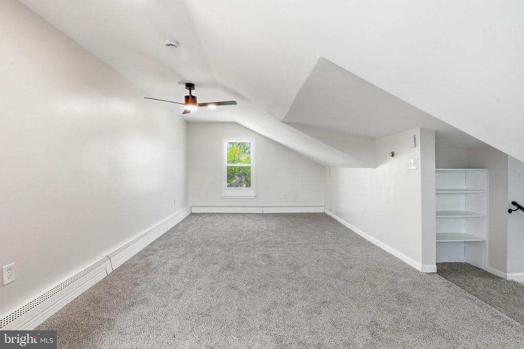 102 E OAK LANE