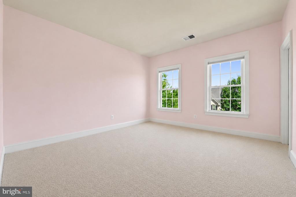 4 JAMES GETTY LANE