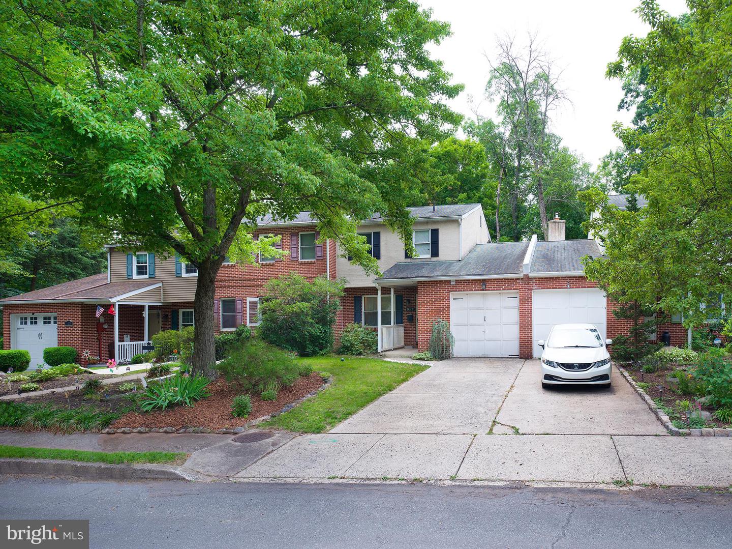 937 Dogwood Ln