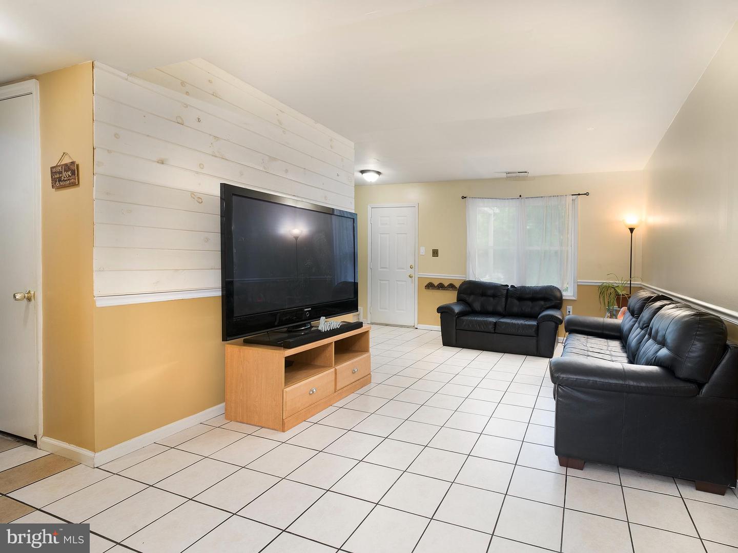 937 Dogwood Ln