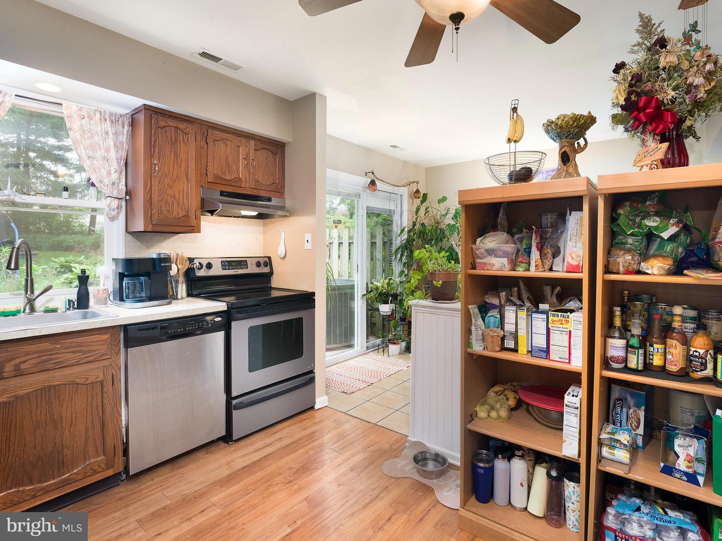 937 Dogwood Ln
