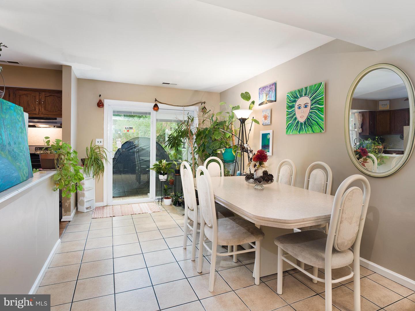 937 Dogwood Ln