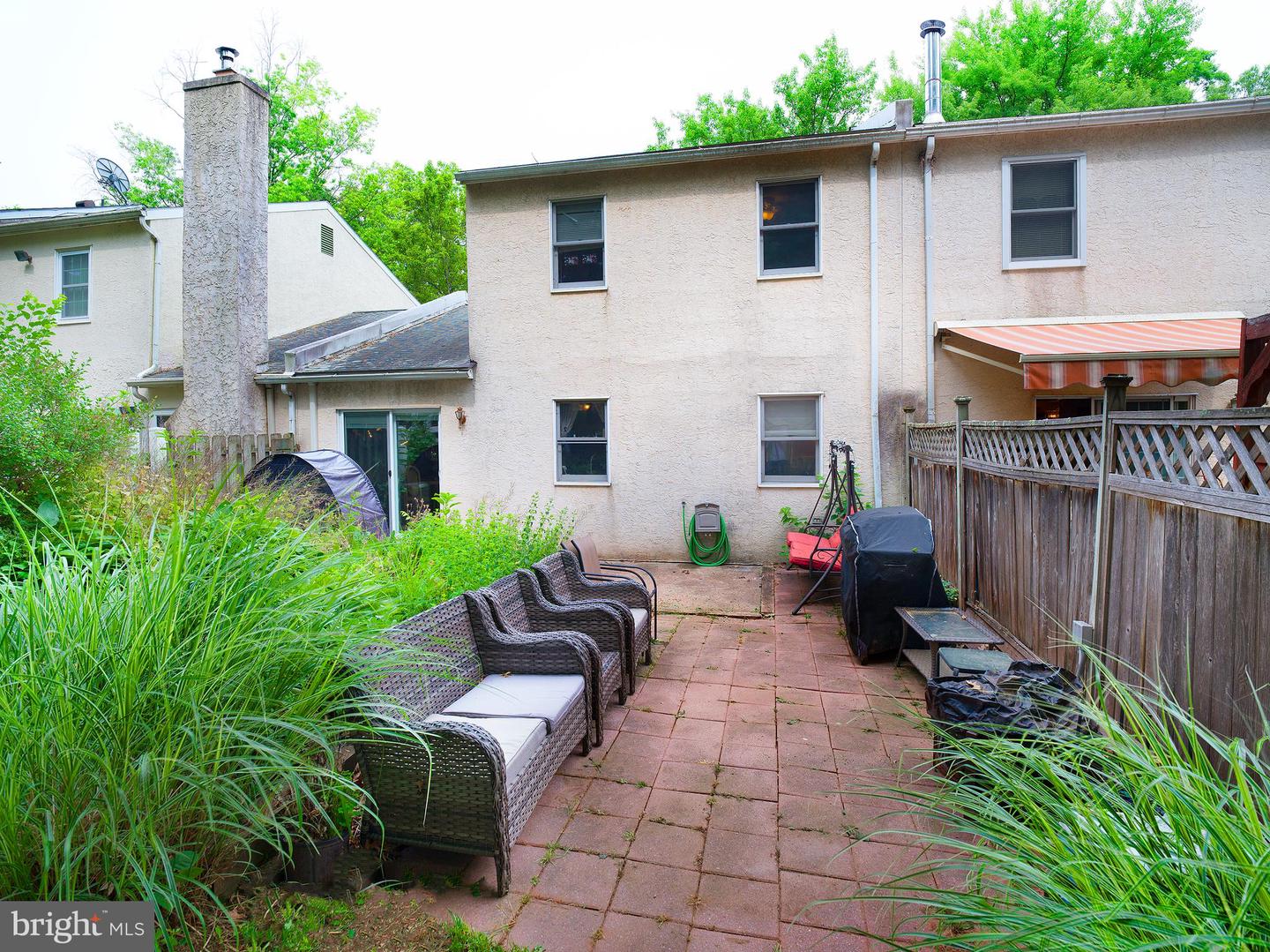 937 Dogwood Ln