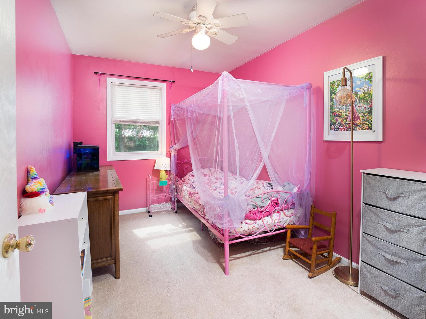 937 Dogwood Ln