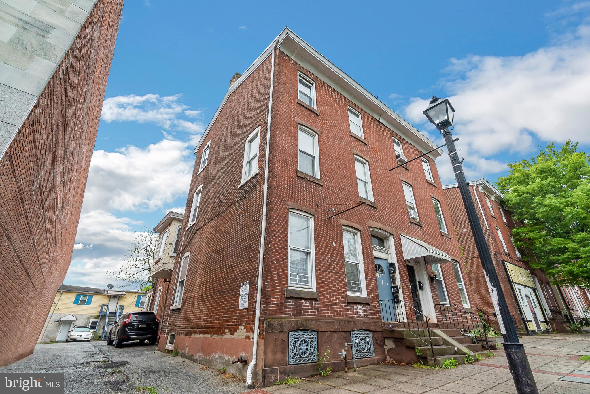 708 W Marshall St