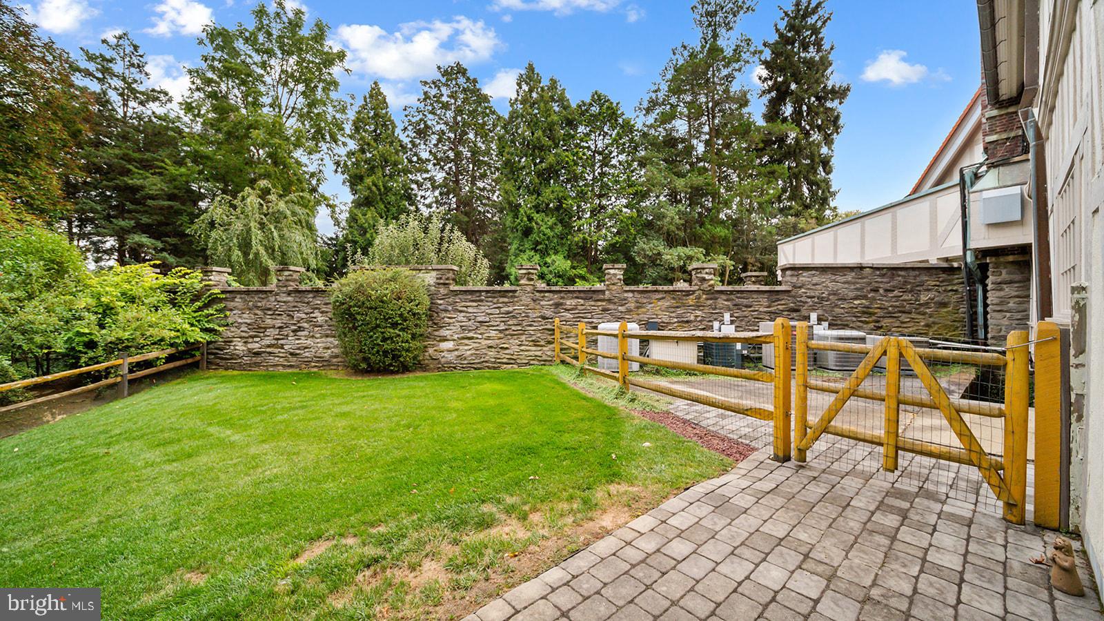 1717 Woodland Rd