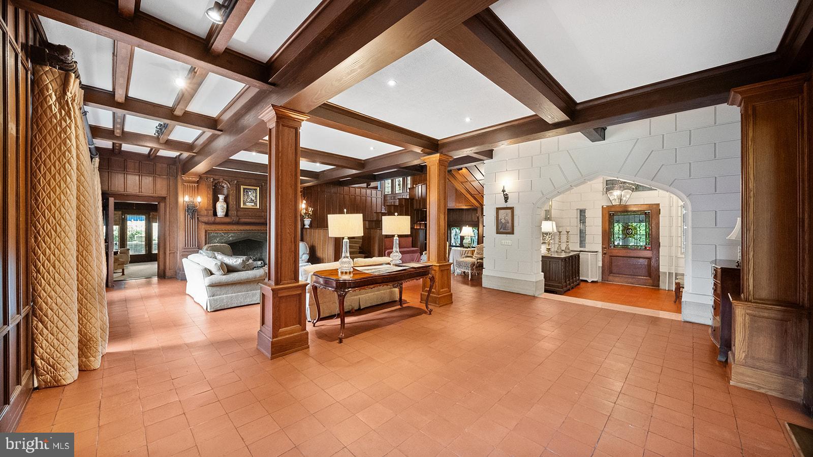 1717 Woodland Rd