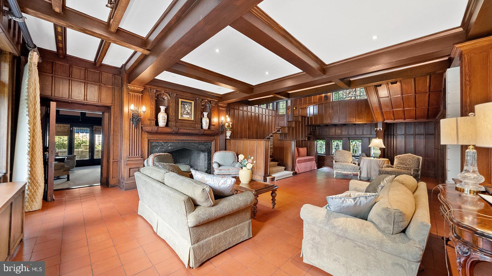 1717 Woodland Rd