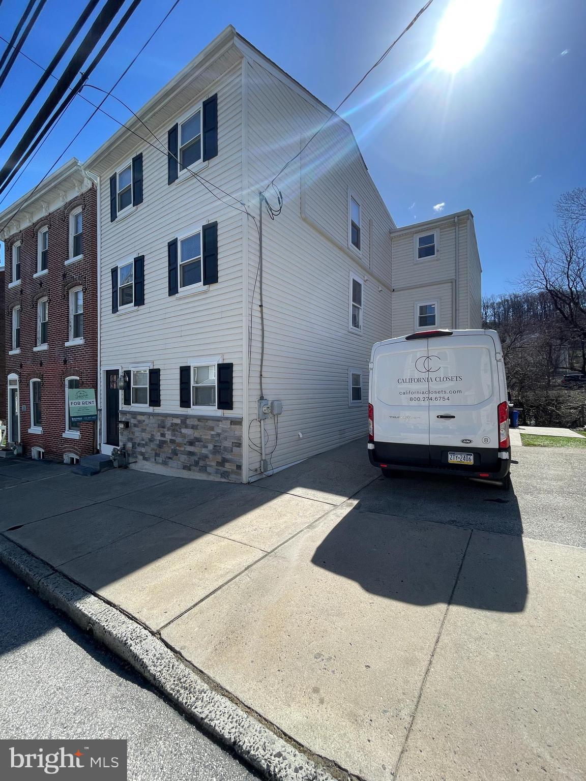 203 FORD ST