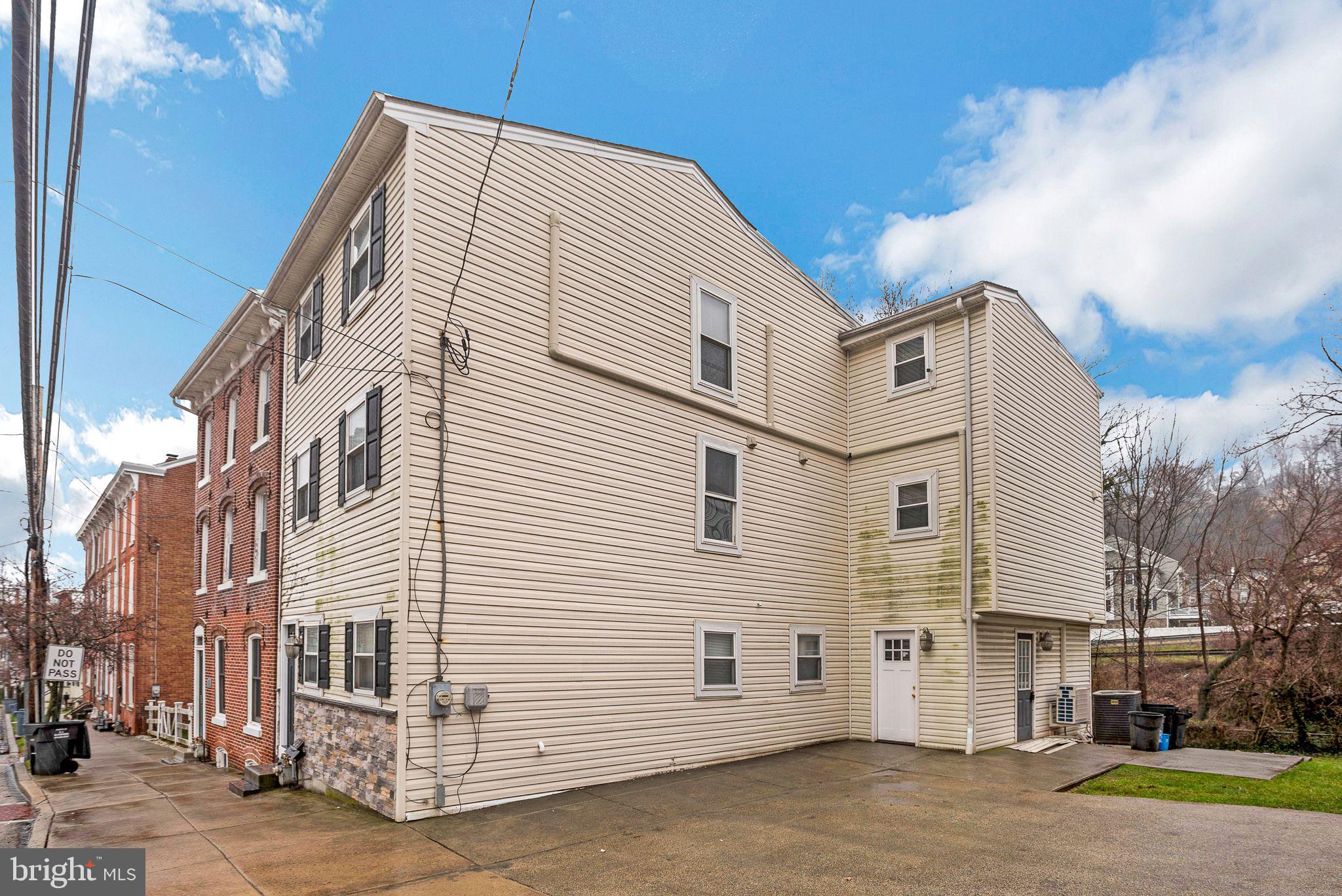 203 FORD ST