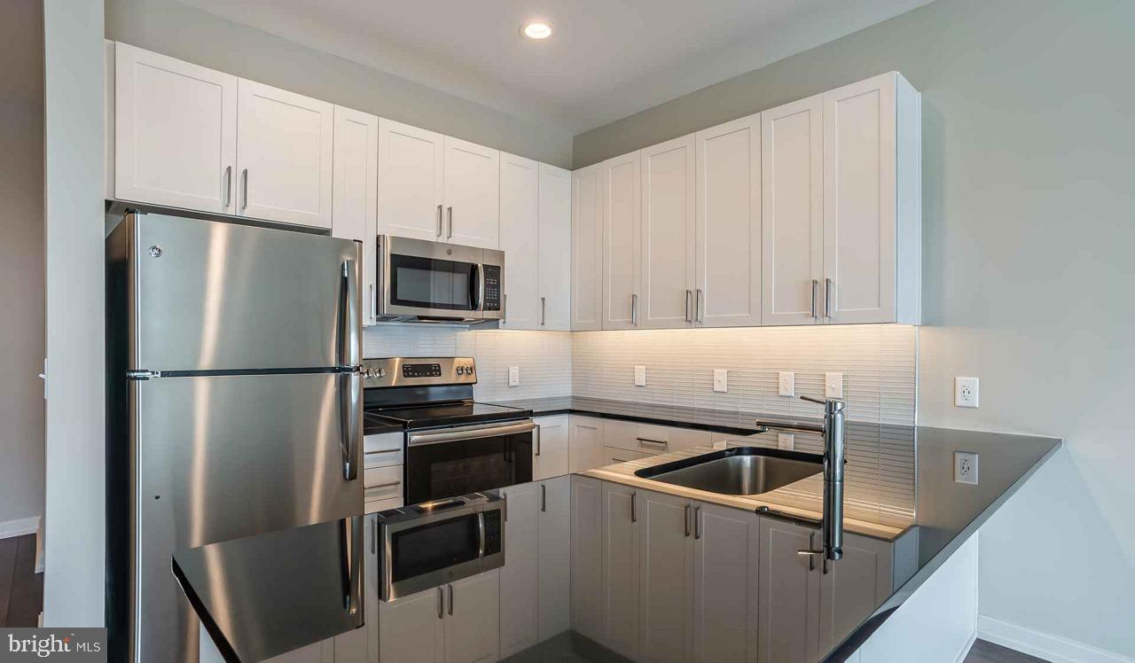 24 CRICKET AVENUE #1B-516