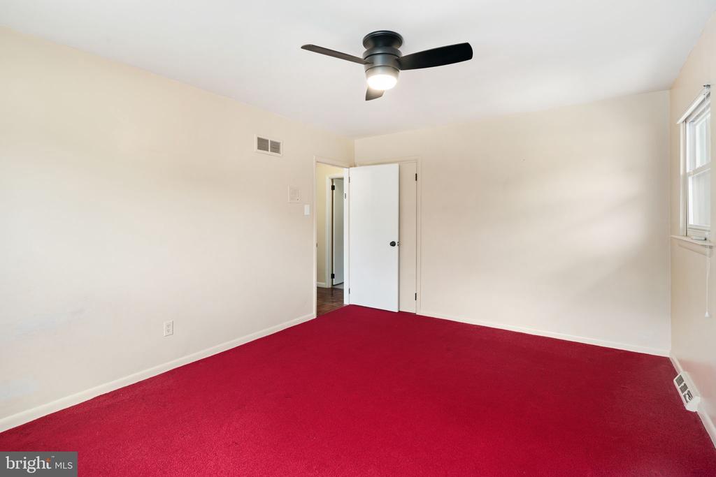 8121 Hammond Rd
