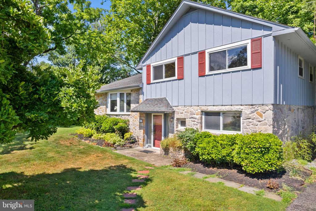8121 Hammond Rd