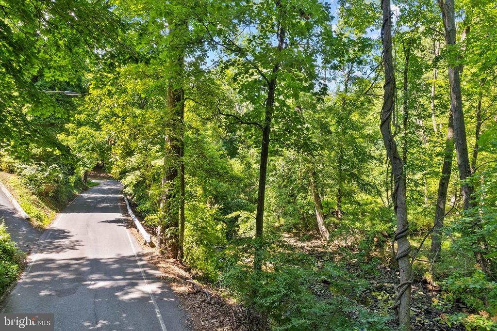 8121 Hammond Rd