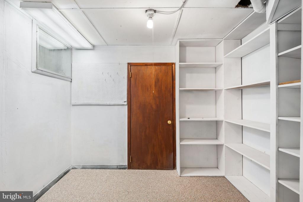 8121 Hammond Rd